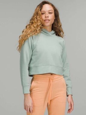 Lululemon Loungeful Cropped Hoodie
Silver Blue size 4